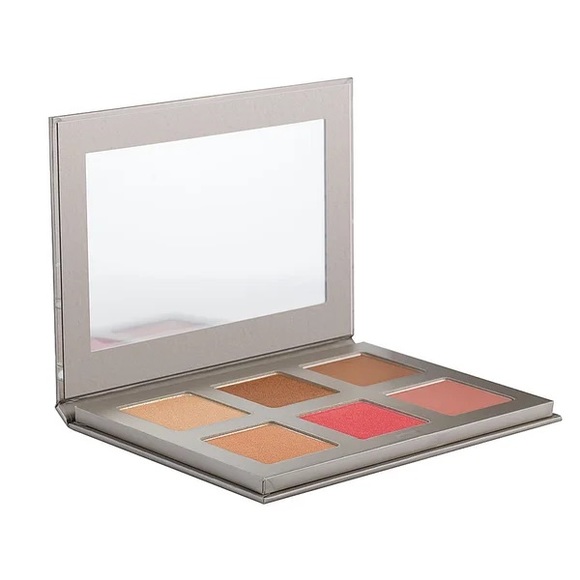 NWT! - Iconic London | Blaze Chaser Face Palette - Picture 3 of 14